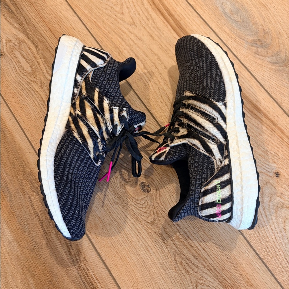 Adidas Zebra ULTRABOOST Size 7.5 Women's Sneakers - Picture 3 of 7